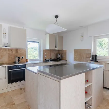 Holiday home Norman House With Pool And Garden Near Hippodrome